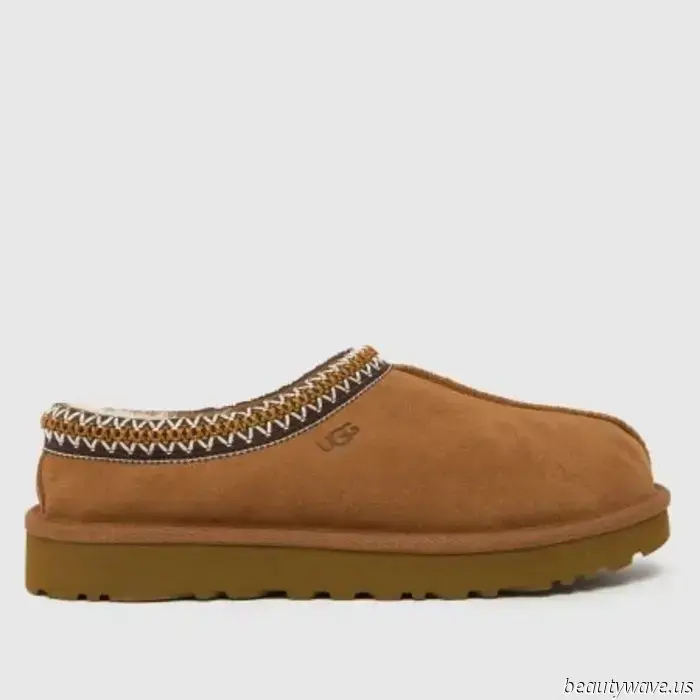Ja, UGGs können passé wirken, aber genau diese Jeans‑und‑Jacken‑Kombination lässt sie schick erscheinen.