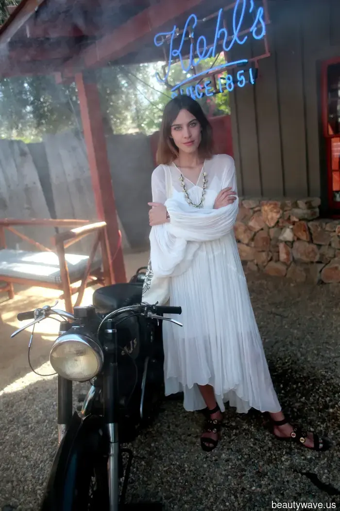 The 2010s Are Making a Comeback! Here Are 9 Summer Outfits That Still Look Stylish 15 Years Later.