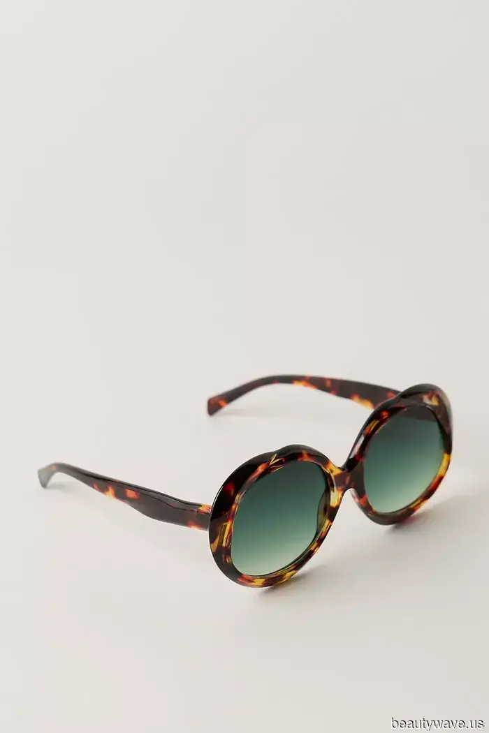 From Bug-Eye Sunglasses to Tube Tops: The Microtrends Taking Over L.A. This Summer