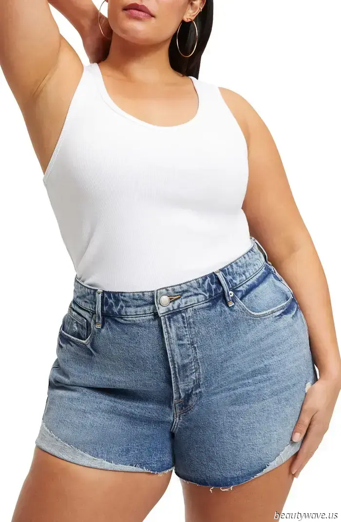 Questo è ciò che le persone della moda del centro di New York indossano con canotte bianche nel 2025