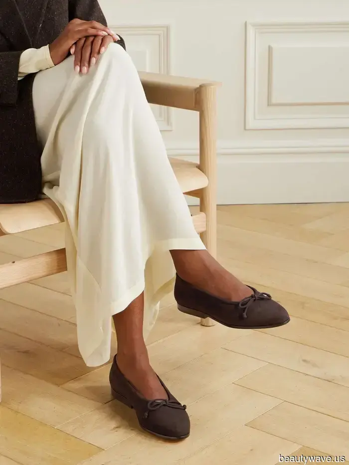 5 простых, но изысканных способов, как люди в Париже сейчас стилизуют трикотаж