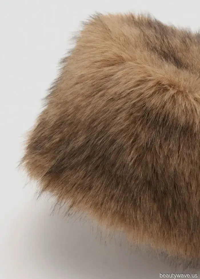 I noticed people sporting this scarf trend on the Upper East Side, so I decided to join in.