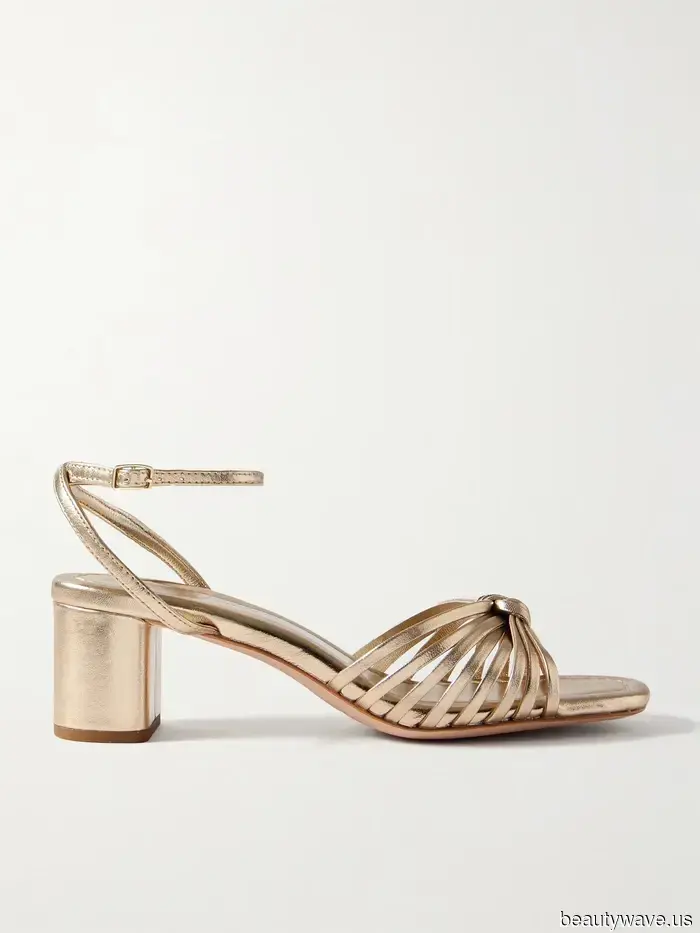 No negro, no rojo&mdash;Las personas de moda en sus 40 y 50 años están usando esta elegante tendencia de color en sandalias en su lugar.