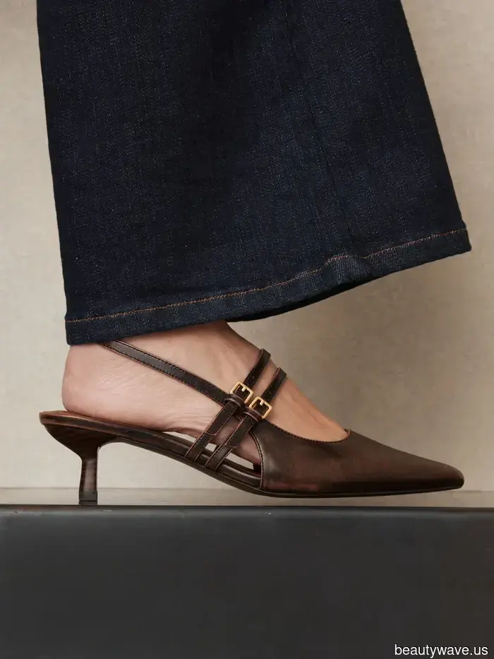 While black shoes will forever be a classic choice, this stylish shoe color is the only one I'll choose to wear this autumn.