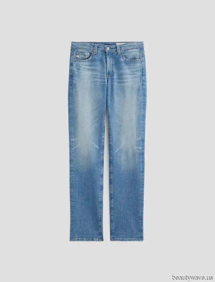 Indeed, ballet flats pair well with skirts, but they look even better in this Parisian-endorsed combination.