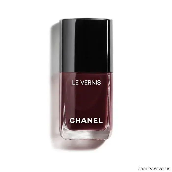 The Top 6 Pedicure Colors for Older Feet, as Recommended by a Celebrity Nail Specialist