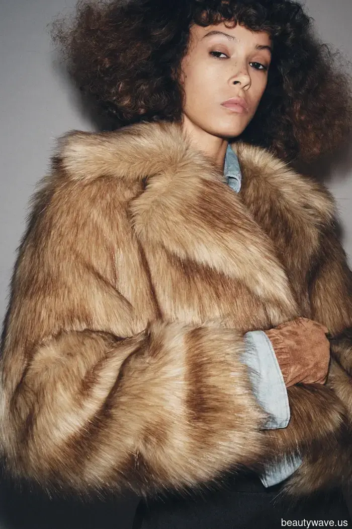 29 Hallazgos Chic de Zara que Estoy Comprando para Hacer que Mis Jeans Básicos Luzcan "Ricos"