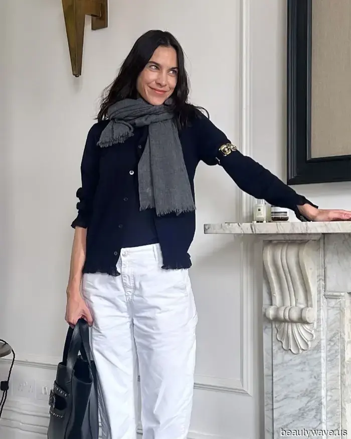 Wenn Sie in diesem Herbst weiße Jeans tragen möchten, sind dies die Outfit-Kombinationen, die sie am besten zur Geltung bringen.